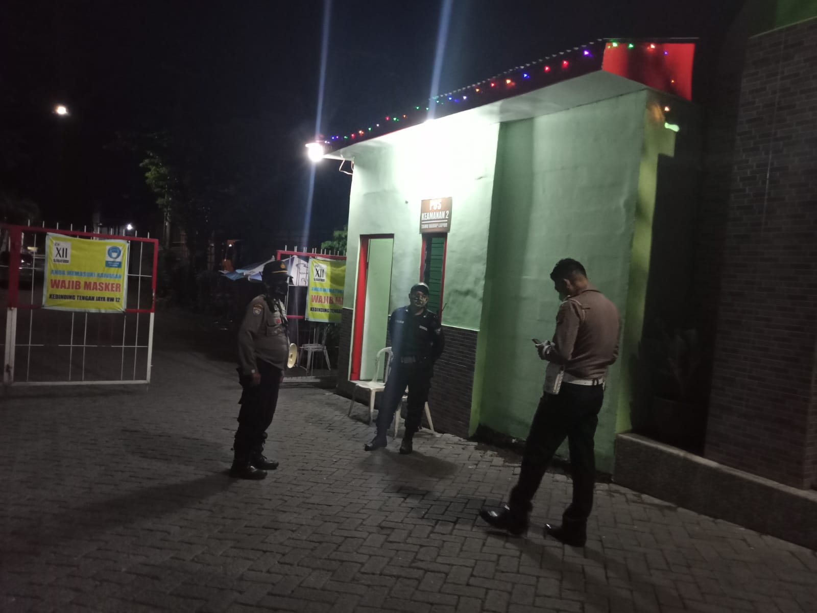 Polsek Kenjeran Gelar Patroli Malam, Antisipasi Kerawanan di Pemukiman