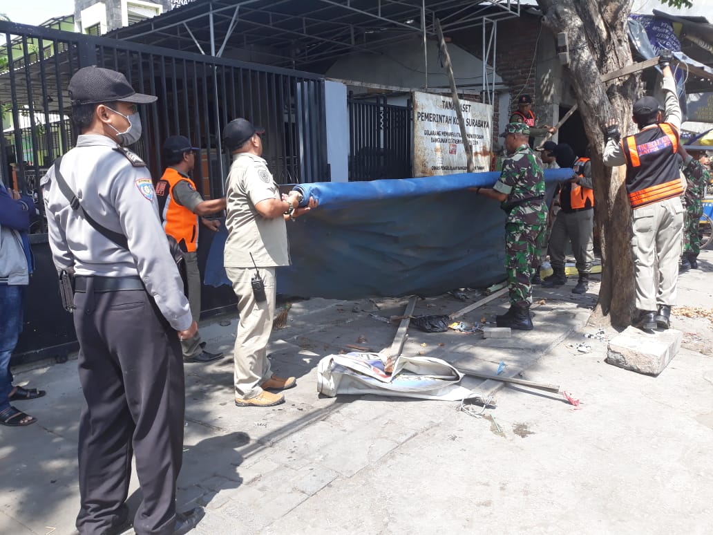 Penertiban PKL & Bangli di Tiga Lokasi Kenjeran Berlangsung Lancar