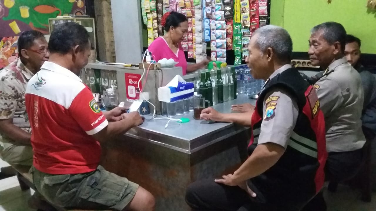 Babinkamtibmas Polsek Asemrowo Sambang Wilayah, Sampaikan Pesan Kamtibmas