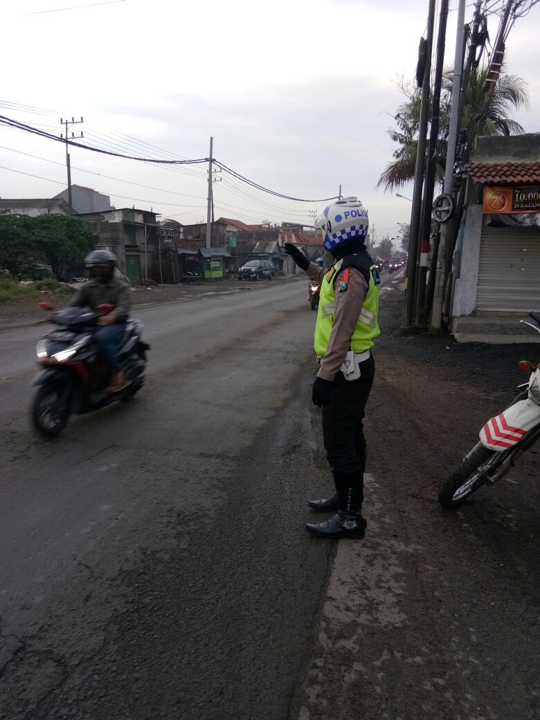 Satlantas Polres Tanjung Perak Rutin Atur Lalu Lintas Pagi