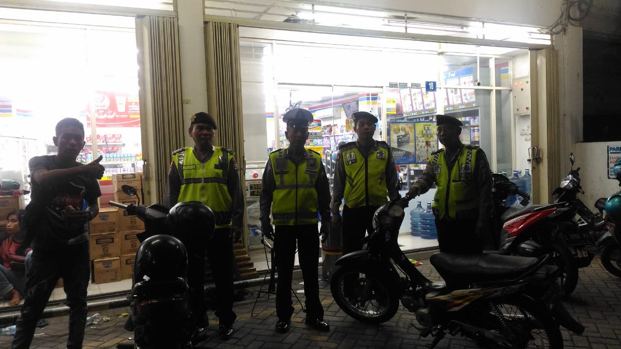 Polsek Pabean Cantikan Laksanakan Patroli Malam di Mini Market 24 Jam