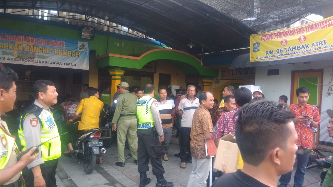 Polsek Krembangan Kawal Distribusi Logistik Pemilu Ke TPS