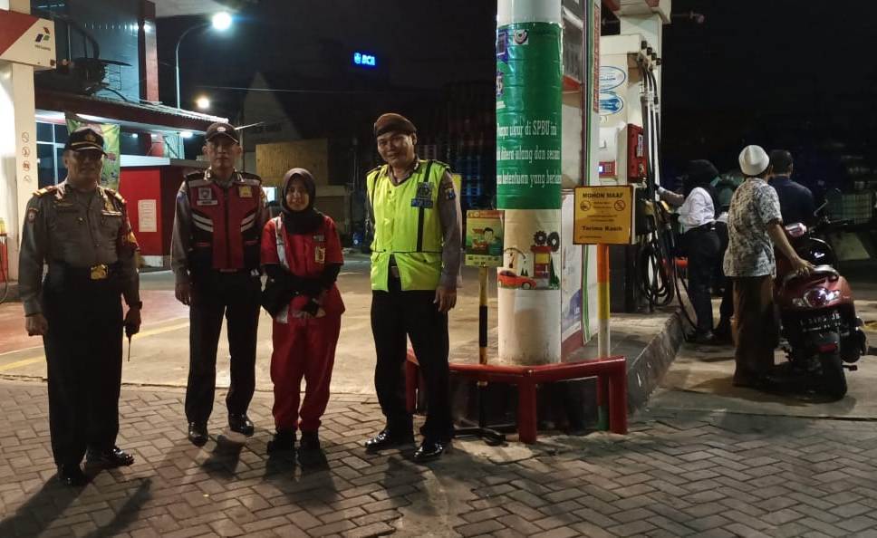 Polsek Pabean Cantikan Jaga Keamanan Wilayah Dengan Rutin Patroli Malam