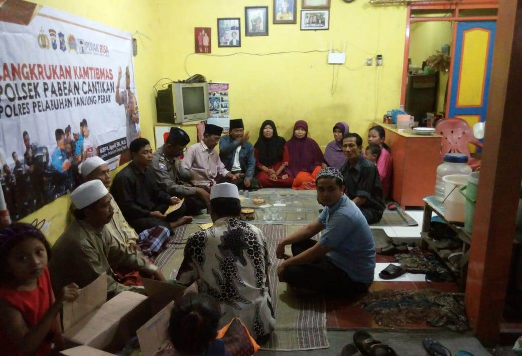 Babinkamtibmas Perak Timur Sosialisasi SPKT Door To Door & Program Unggulan