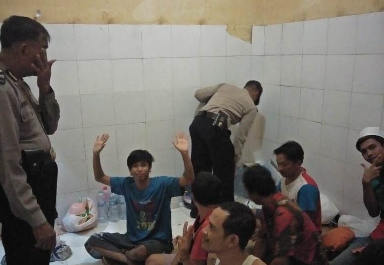 Polsek Asemrowo Lakukan Pengecekan, Antisipasi Tahanan Kabur