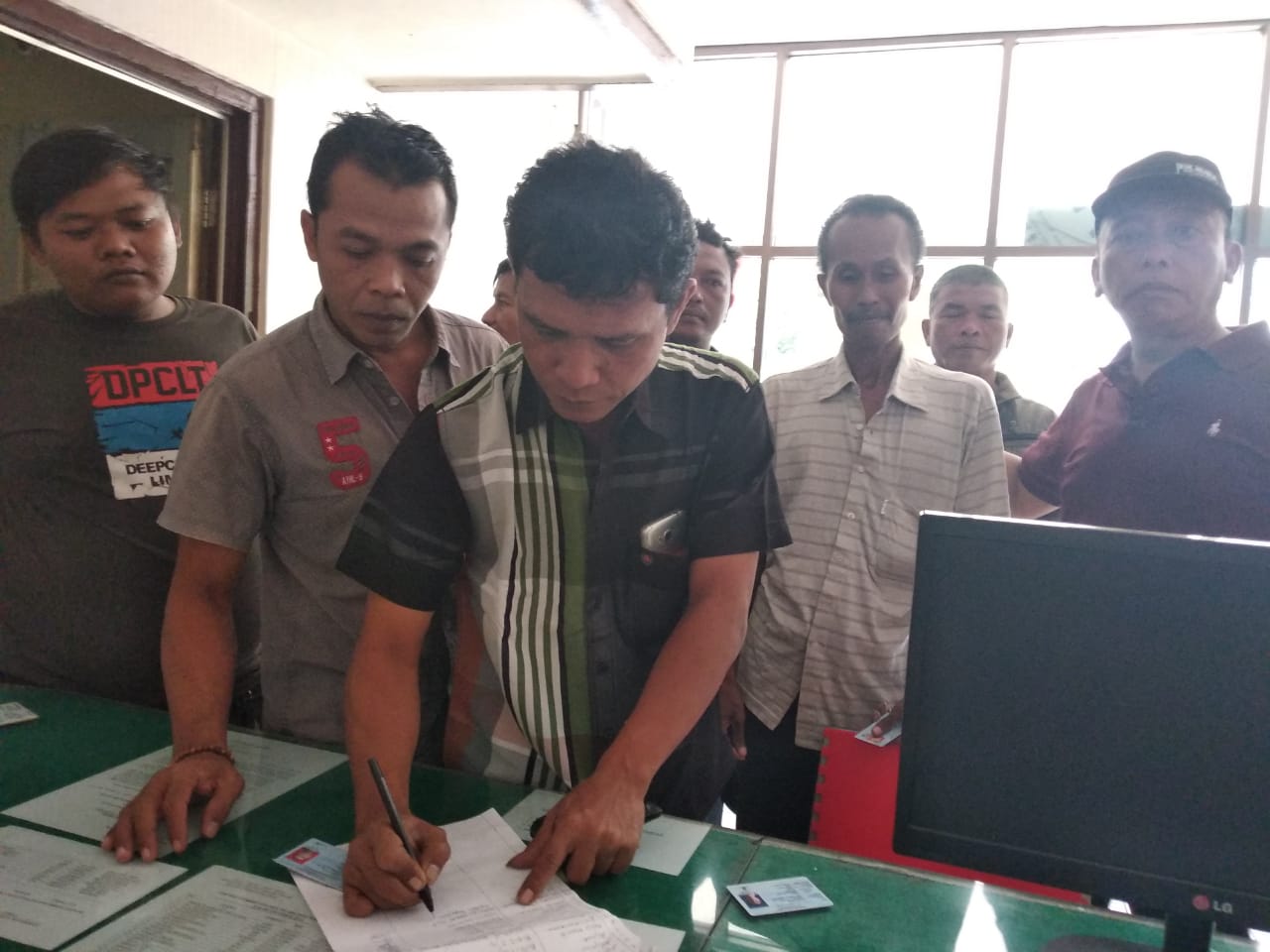 Polsek Pabean Cantikan Diserbu Pendaftar Nobar