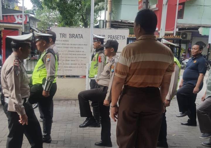 Gelar Kamis Pak Polis, Polsek Asemrowo Gelar Pelatihan Baris Berbaris