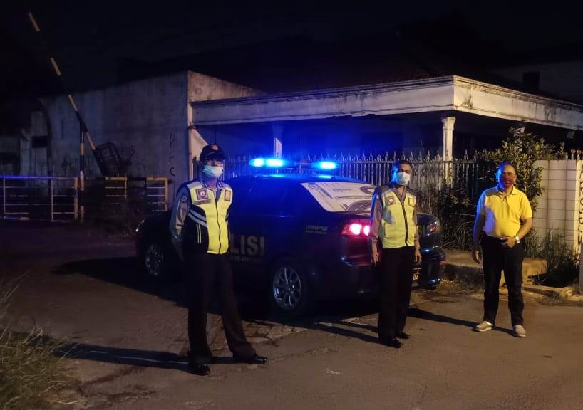 Patroli Pemukiman, Polsek Asemrowo Sampaikan Pesan Waspada Orang Tak Dikenal