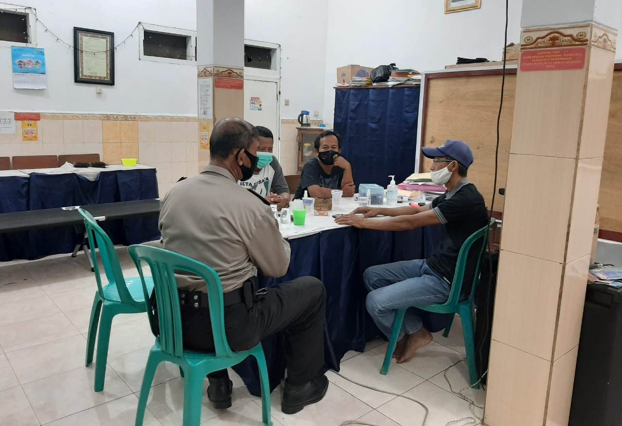 Babinkamtibmas Perak Timur Sampaikan Himbauan Tetap Patuh Protokol Kesehatan Ke Relawan KTS