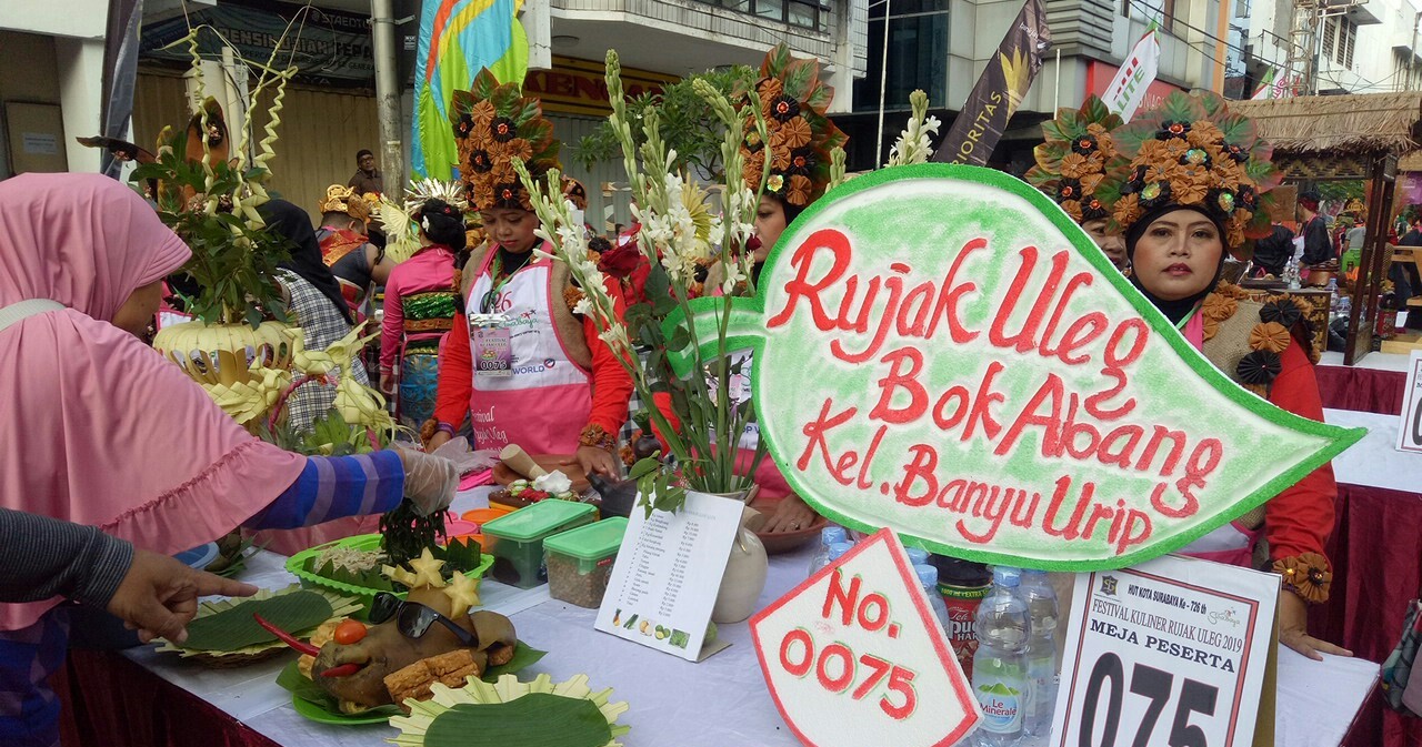 Wakapolres Tanjung Perak Hadiri Festival Rujak Ulek di Jalan Kembang Jepun