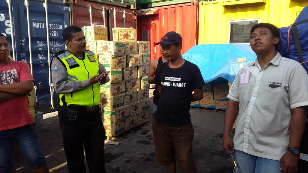 Babinkamtibmas Krembangan Utara Sampaikan Himbauan Keselamatan Kerja