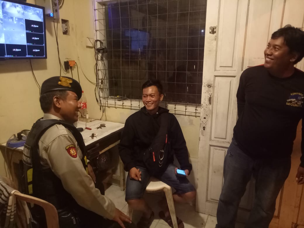 Satsabhara Polres Pelabuhan Tanjung Perak Patroli Pemukiman Jalan Pahang