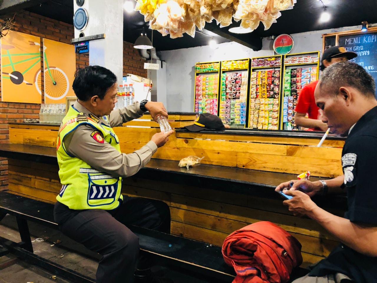 Polsek Asemrowo Patroli Warung, Antisipasi Peredaran Miras