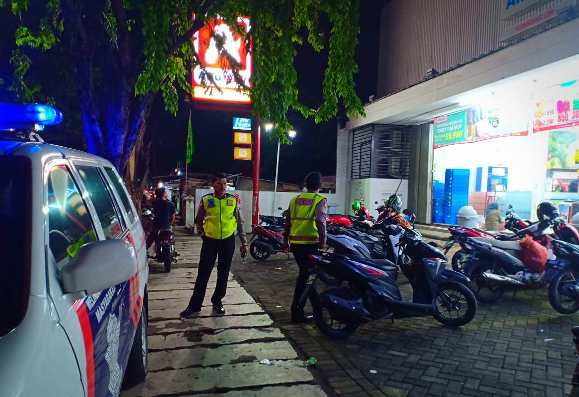 Polsek Kenjeran Gelar Patroli Malam Cegah 3C di Mini Market 24 Jam