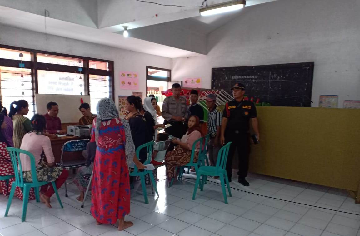 Babinkamtibmas Sidotopo Sosialisasikan SPKT Door To Door ke Kampung-kampung