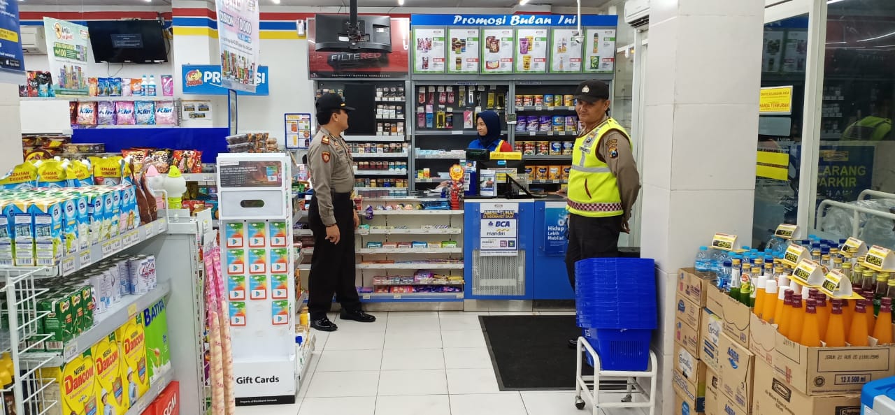 Polsek Pabean Cantikan Patroli Malam di Mini Market, Antisipasi 3C