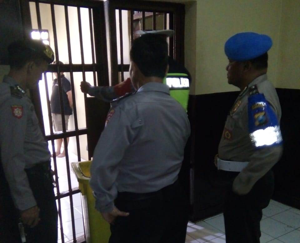 Polsek Pabean Cantikan Cek Tahanan Usai Apel Pagi