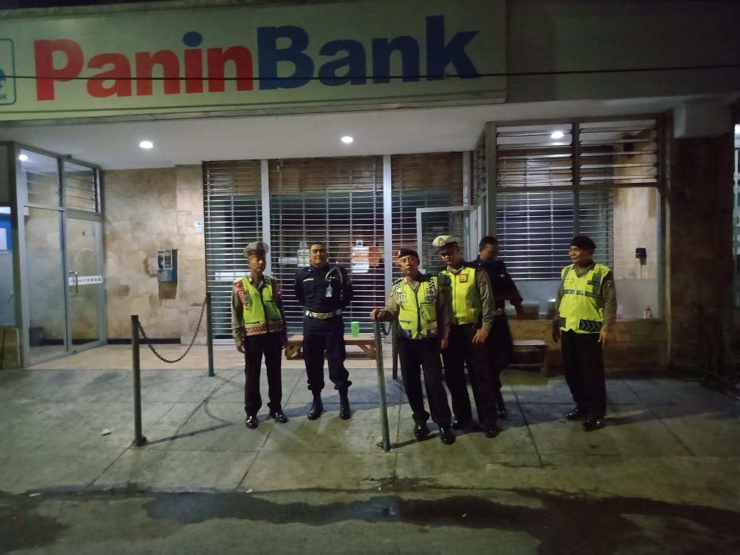 Polsek Pabean Cantikan Pantau Keamanan di Kantor Bank Lewat Patroli Malam