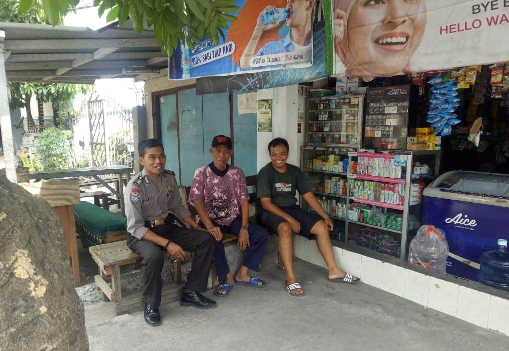 Sambang Warga Kampung, Babinkamtibmas Dupak Sampaikan Pesan Anti Hoax