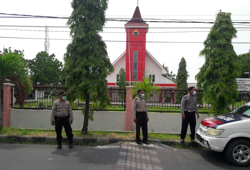 Polsek Kenjeran Lakukan Patroli di Gereja-Gereja, Pastikan Tidak ada Kegiatan Kebaktian