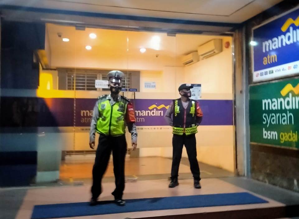 Polsek Pabean Cantikan Patroli Malam di Kantor Bank, Cegah Kriminalitas 3C