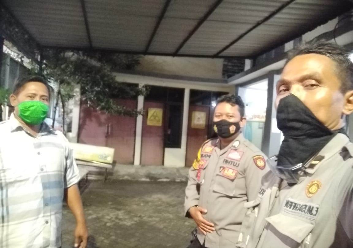 Panit Binmas Polsek Krembangan Sampaikan Himbauan Protokol Kesehatan Kepada Tomas