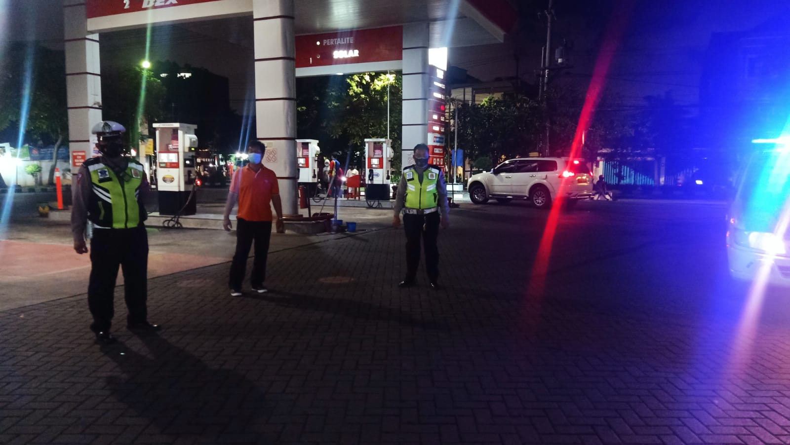 Polsek Semampir Gelar Patroli Malam di SPBU, Titip Pesan Waspada Uang Palsu