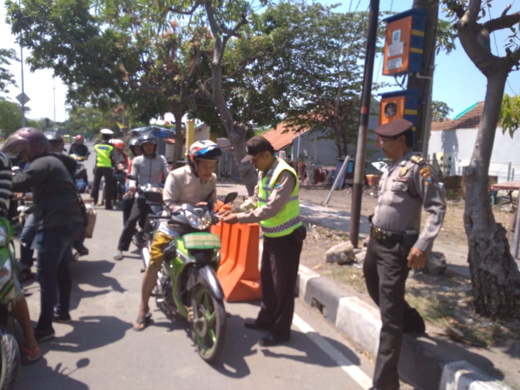 Biasakan Masyarakat Tertib Berlalu Lintas Melalui Operasi Cipkon