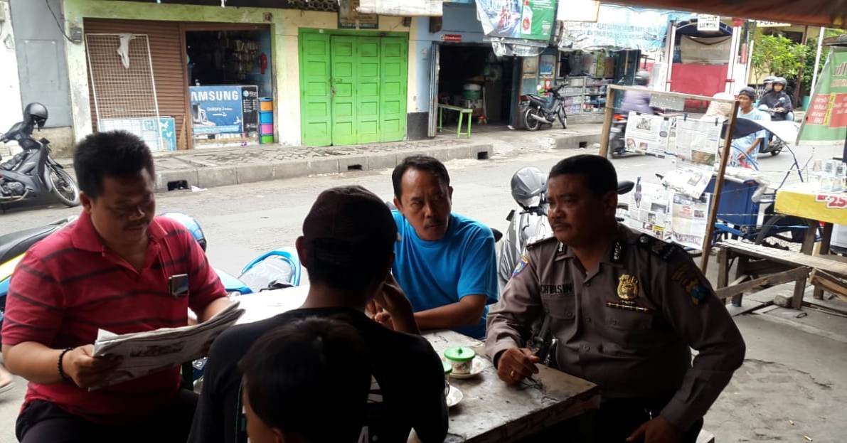 Babinkamtibmas Krembangan Utara Sampaikan Himbauan Jaga Kerukunan Demi Pemilu Damai