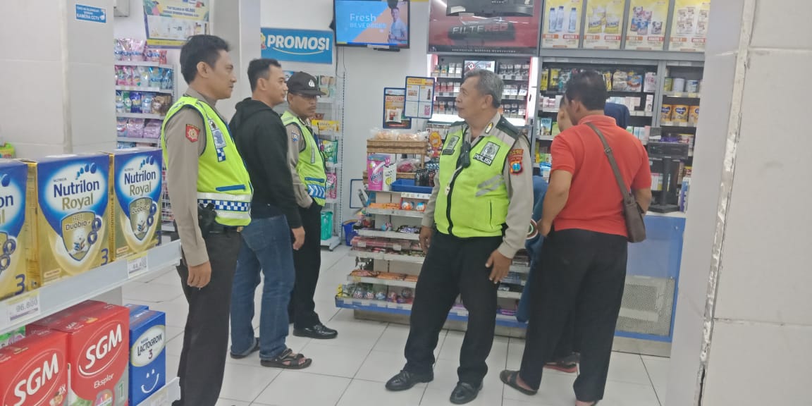 Polsek Asemrowo Gelar Patroli Malam di Mini Market