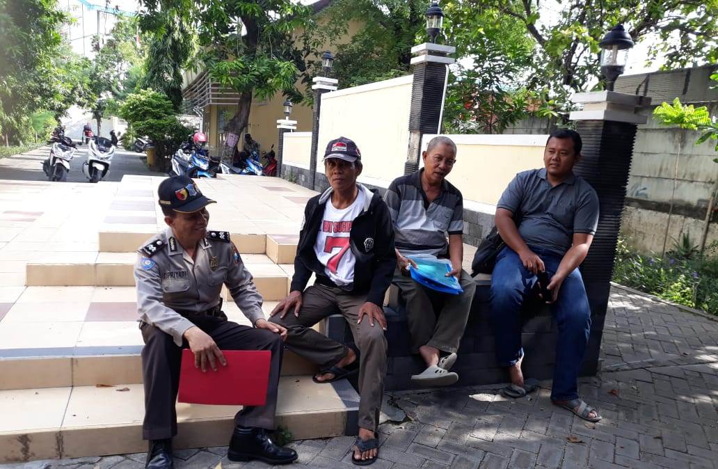 Cegah Curanmor, Babinkamtibmas Bulak Himbau Warga Pasang Gembok Untuk Sepeda Motor