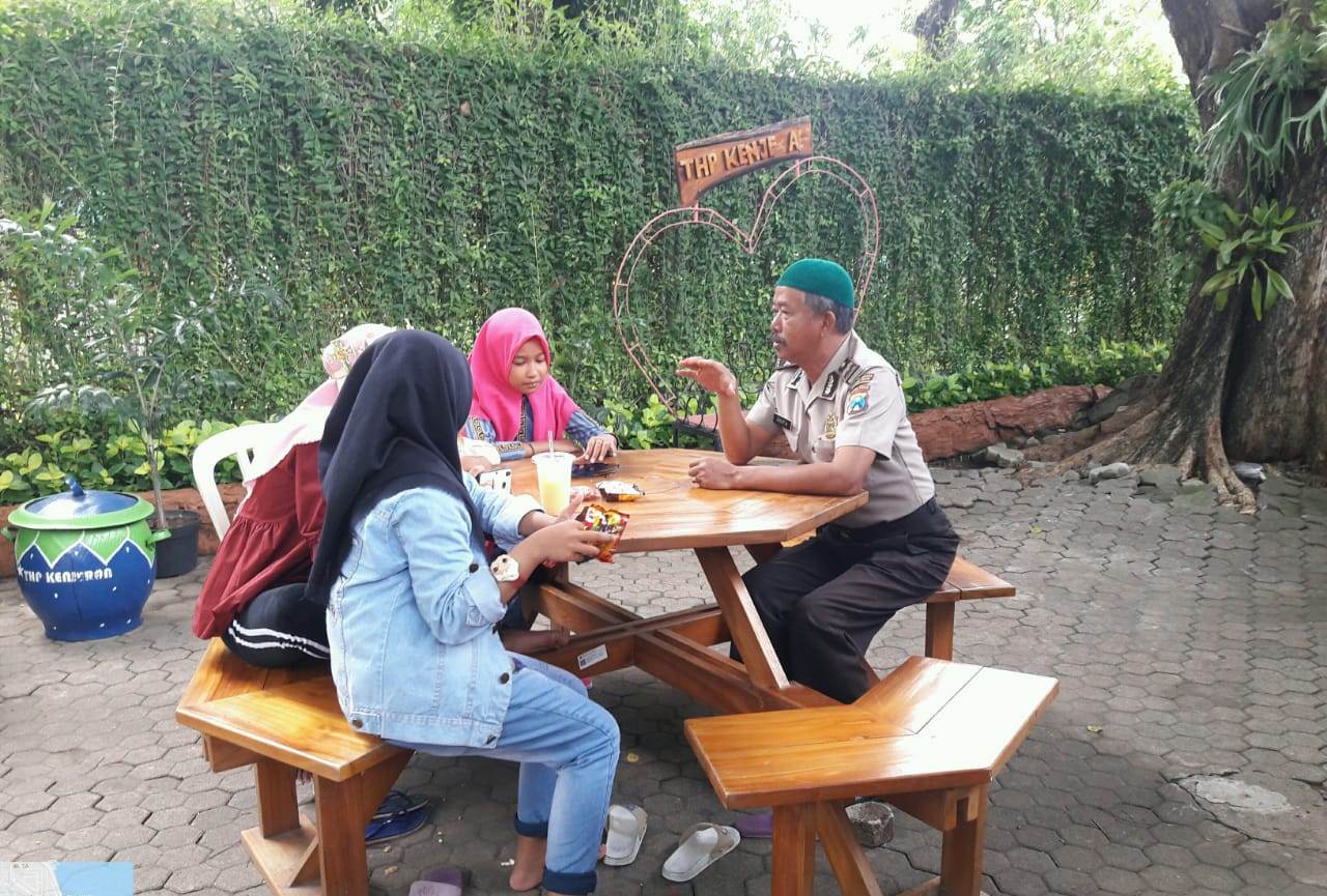 Babinkamtibmas Kenjeran Sampaikan Pesan Waspada Penculikan Ke Pengunjung THP