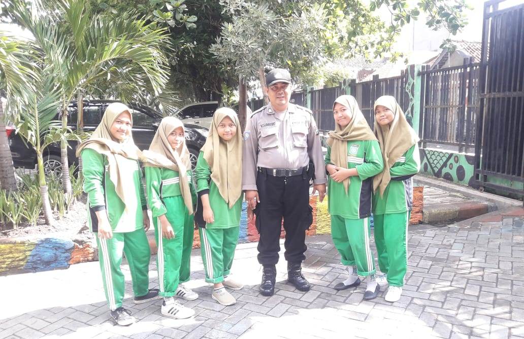 Gelar Rabu Narsis, Babinkamtibmas Ujung Sampaikan Himbauan Rajin Berolahraga