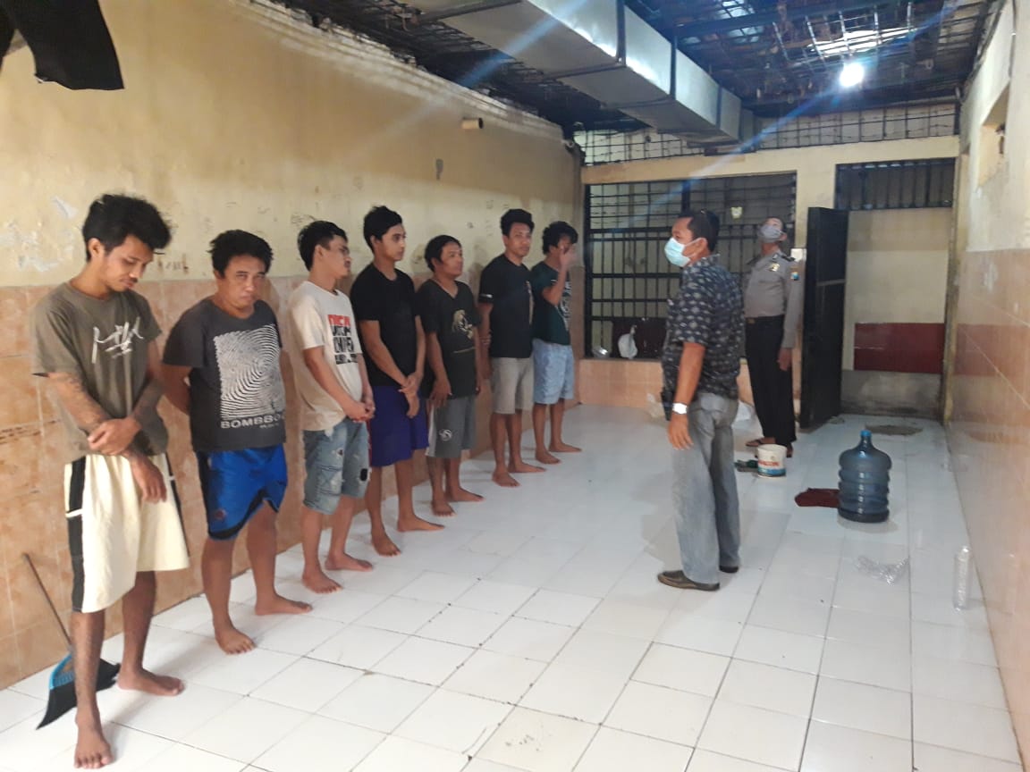 Polsek Krembangan Laksanakan Pengecekan Rutin Ruang Tahanan