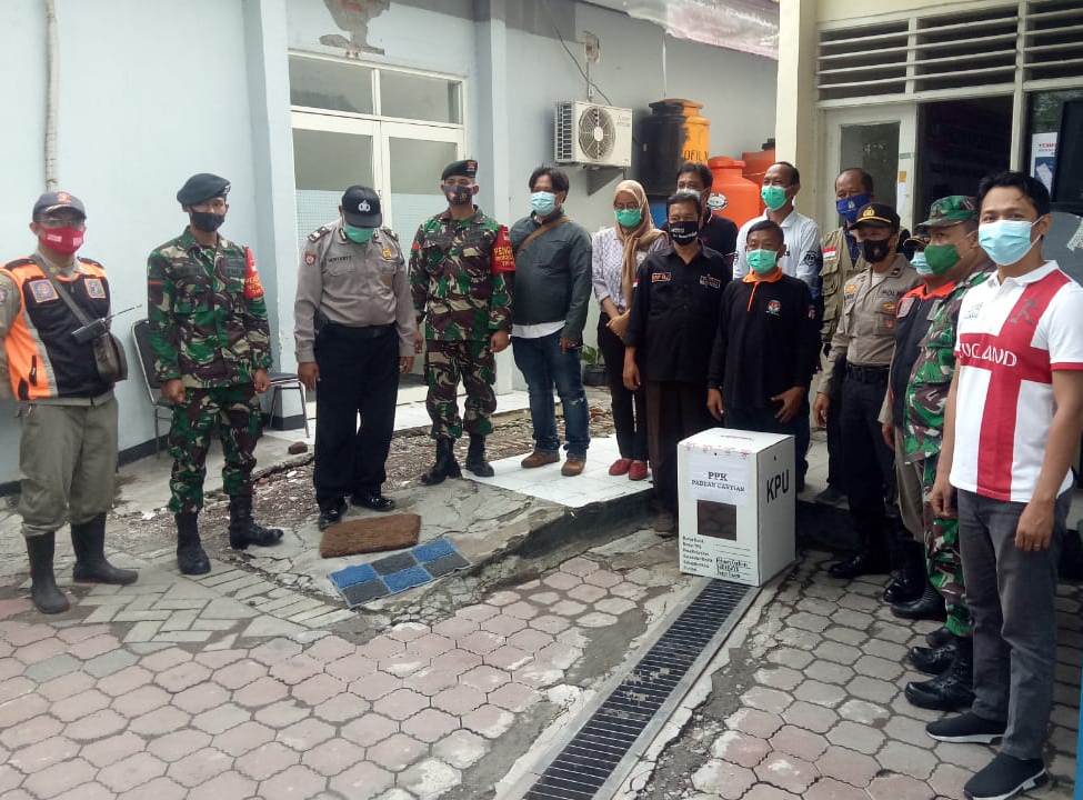 Polsek Pabean Cantikan Kawal Pengiriman Surat Suara Ke Kantor KPU