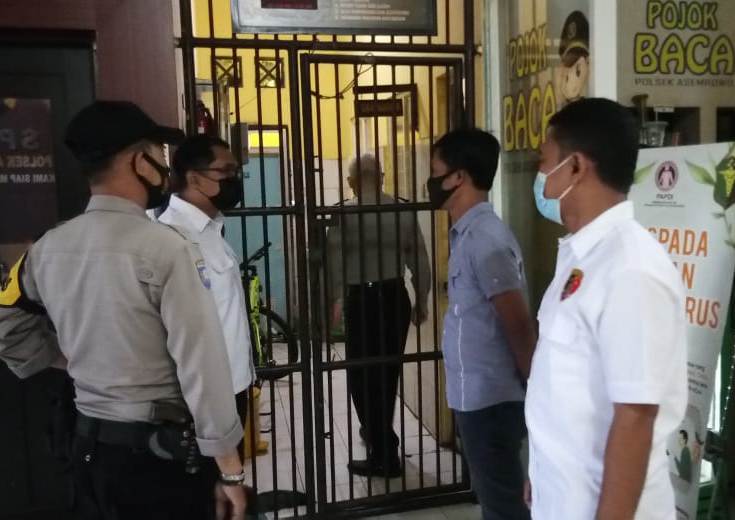 Cegah Tahanan Melarikan Diri, Polsek Asemrowo Lakukan Pengecekan Setiap Hari