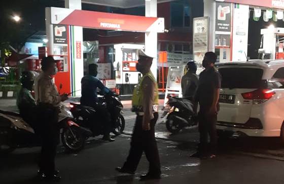 Polsek Pabean Cantikan Lakukan Patroli Malam di SPBU, Ingatkan Untuk Selalu Waspada 3C