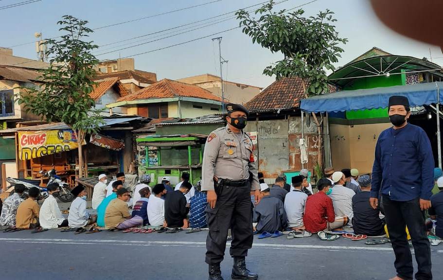 Polsek Pabean Cantikan Lakukan Pengamanan Ibadah Sholat Idul Fitri