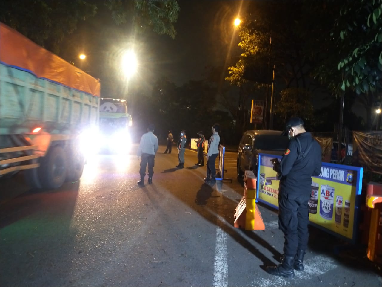 Masyarakat Masih Antusias Mudik, Polsek Krembangan Terus Lakukan Penyekatan