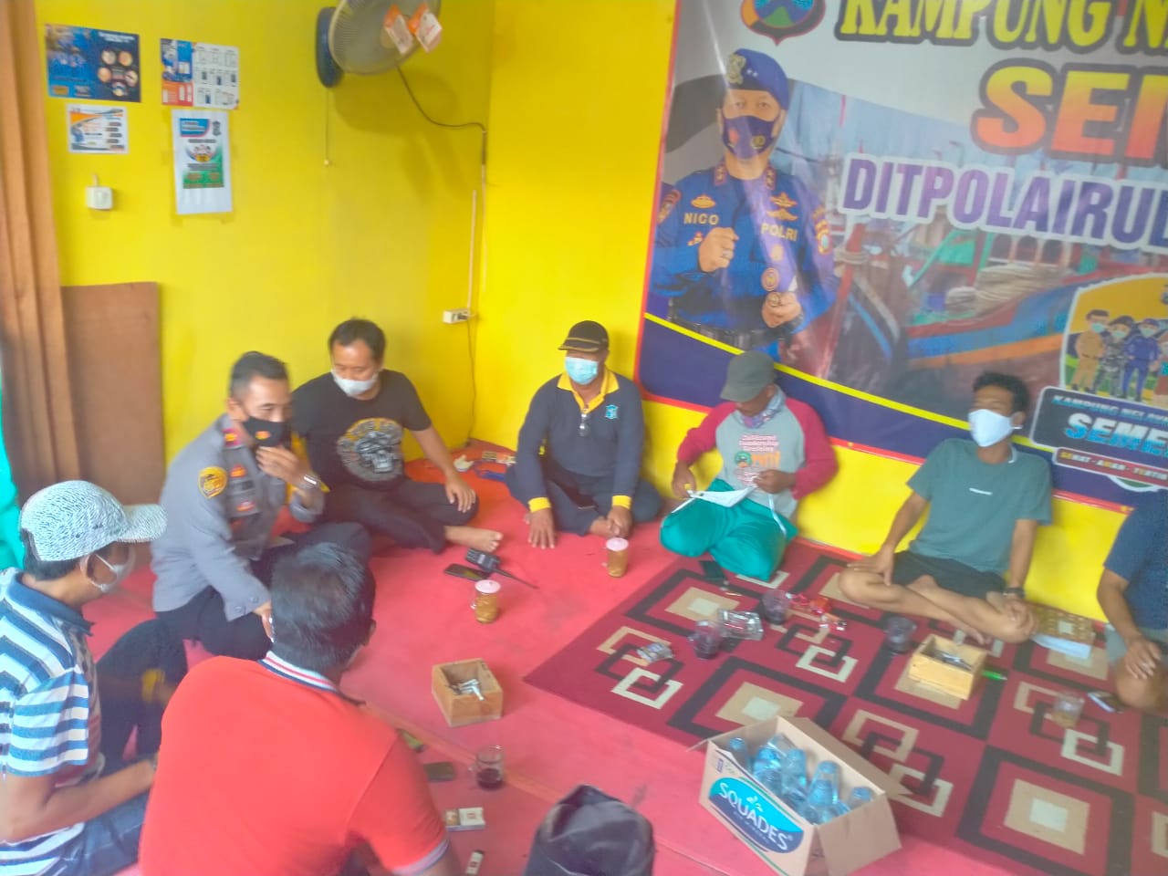 Kapolsek Kenjeran Sampaikan Himbauan Keselamatan Kepada Nelayan