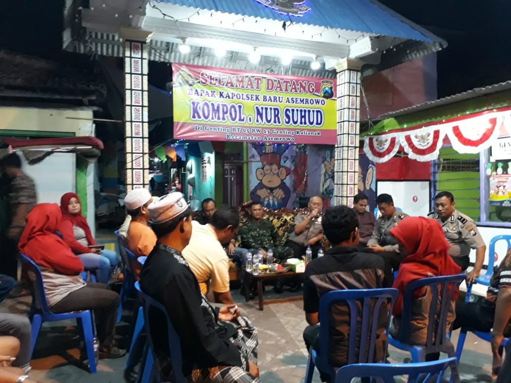Polsek Asemrowo Cangkrukan Kamtibmas Bersama Warga Genting Kalianak