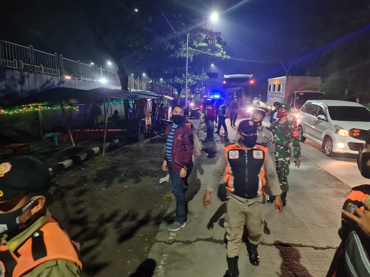 Polres Tanjung Perak Gelar Patroli Skala Besar & Operasi Jam Malam Bareng Satpol PP Serta TNI