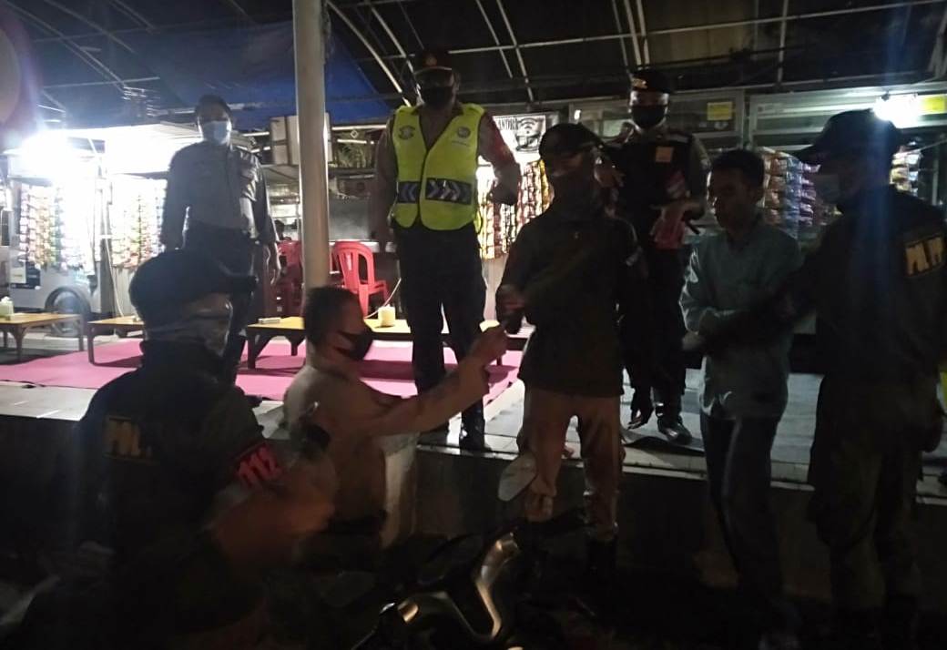 Polres Tanjung Perak & Satpol PP Gelar Patroli Skala Besar, Tertibkan Penggunaan Masker