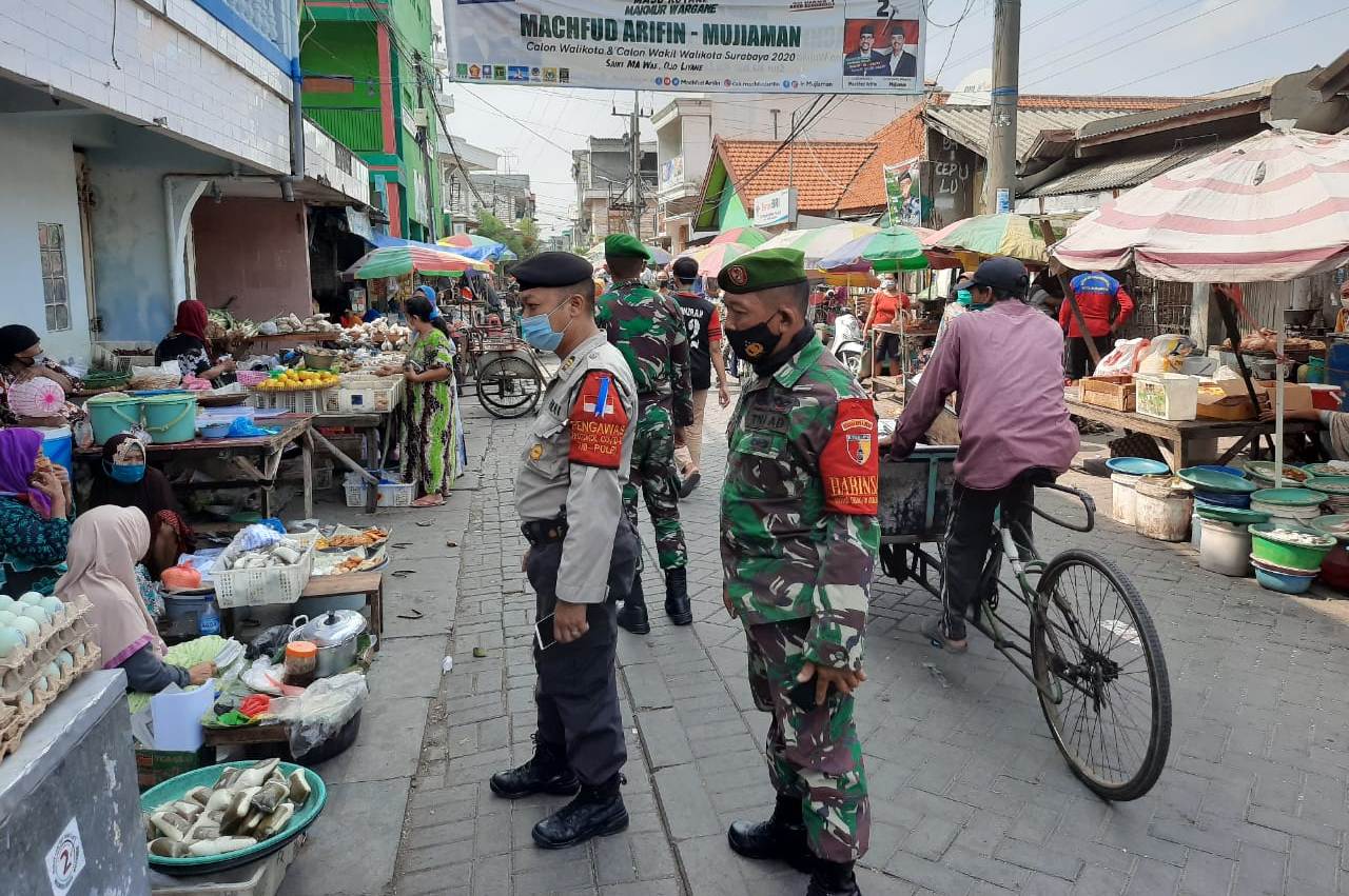Hentikan Penyebaran Covid-19, Polsek Krembangan Rajin Lakukan Operasi Masker