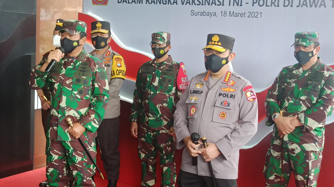 Panglima TNI dan Kapolri Meninjau Vaksinasi Bagi Anggota TNI dan Polri di Kota Surabaya