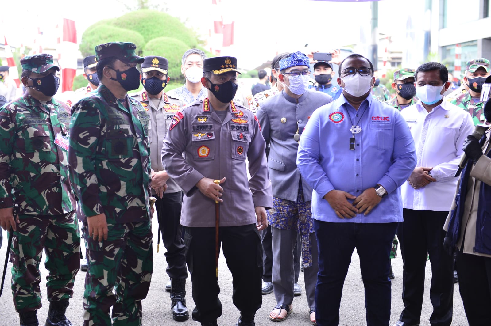 Tinjau Vaksinasi Massal KSPSI di Sumedang, Kapolri: Kesehatan Buruh Terjaga Ekonomi Bertumbuh