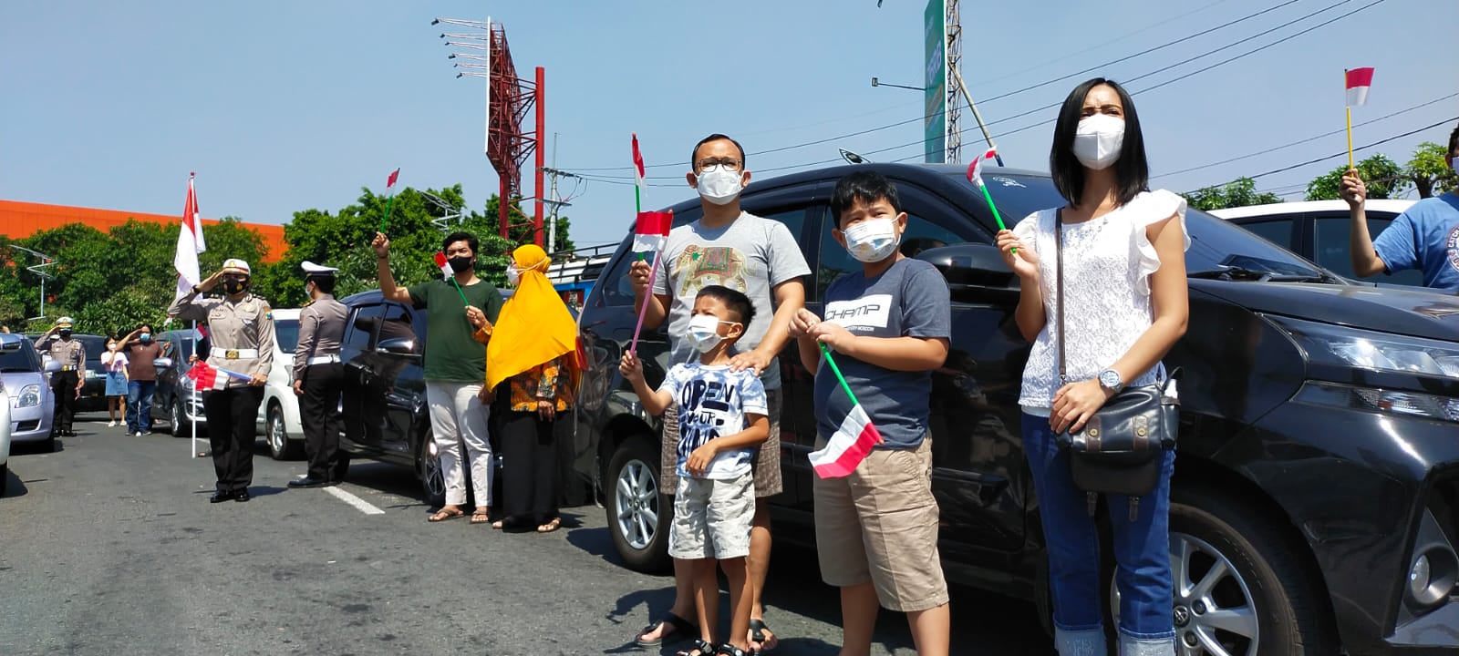 Pengendara diminta berhenti saat detik-detik Proklamasi dan Nyanyikan Lagu Indonesia Raya