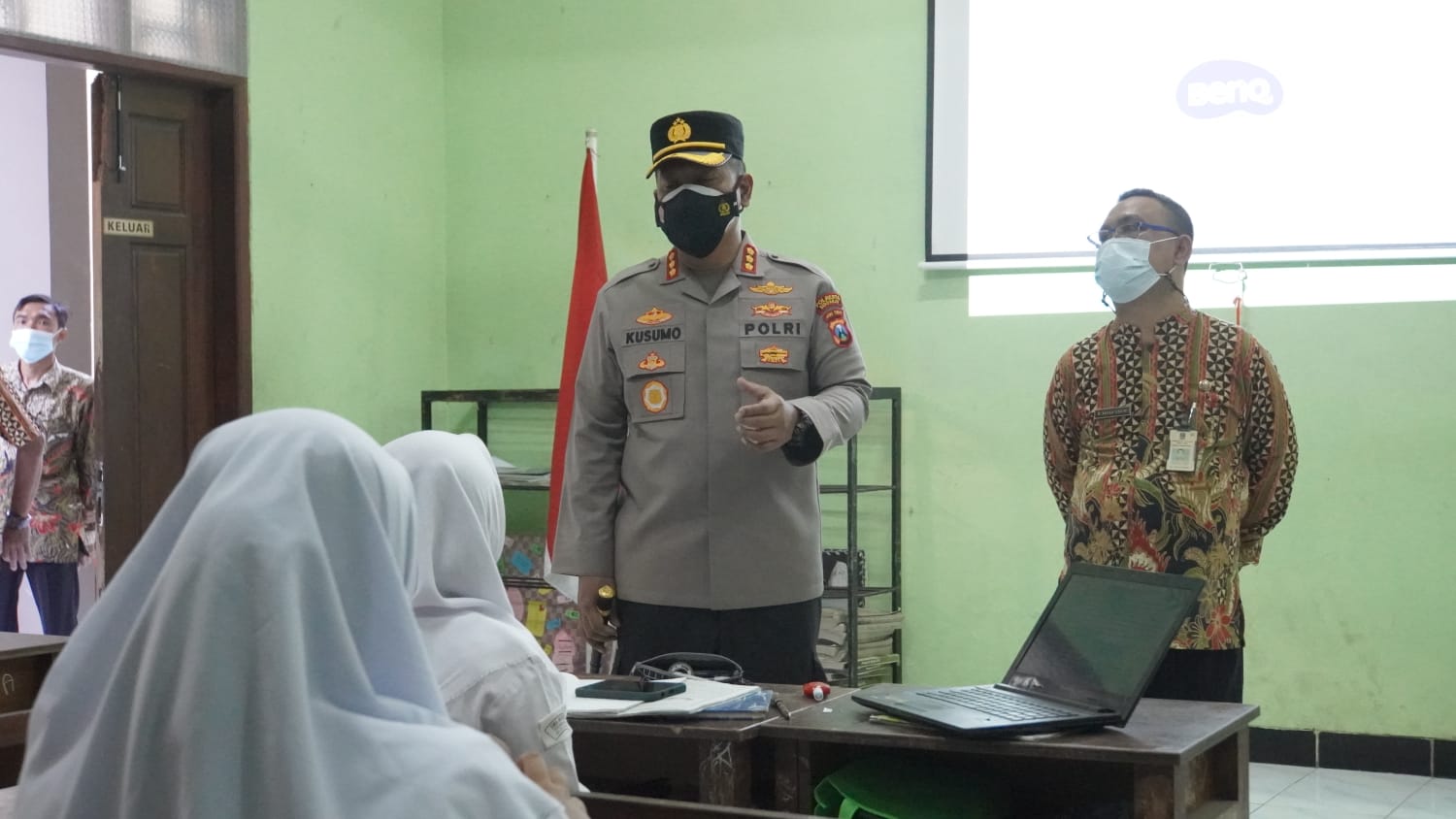 Kapolresta Sidoarjo Pantau Vaksinasi Pelajar dan Jalannya PTM Terbatas