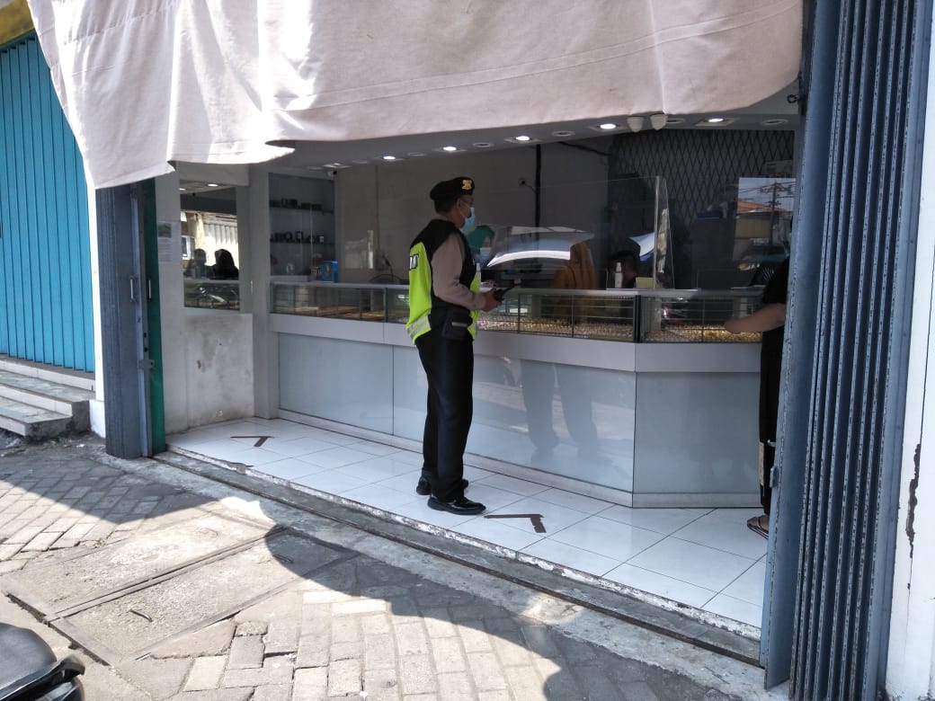 Personil Polsek Pabean Cantikan Patroli di Toko Emas, Antisipasi Terjadinya 3C