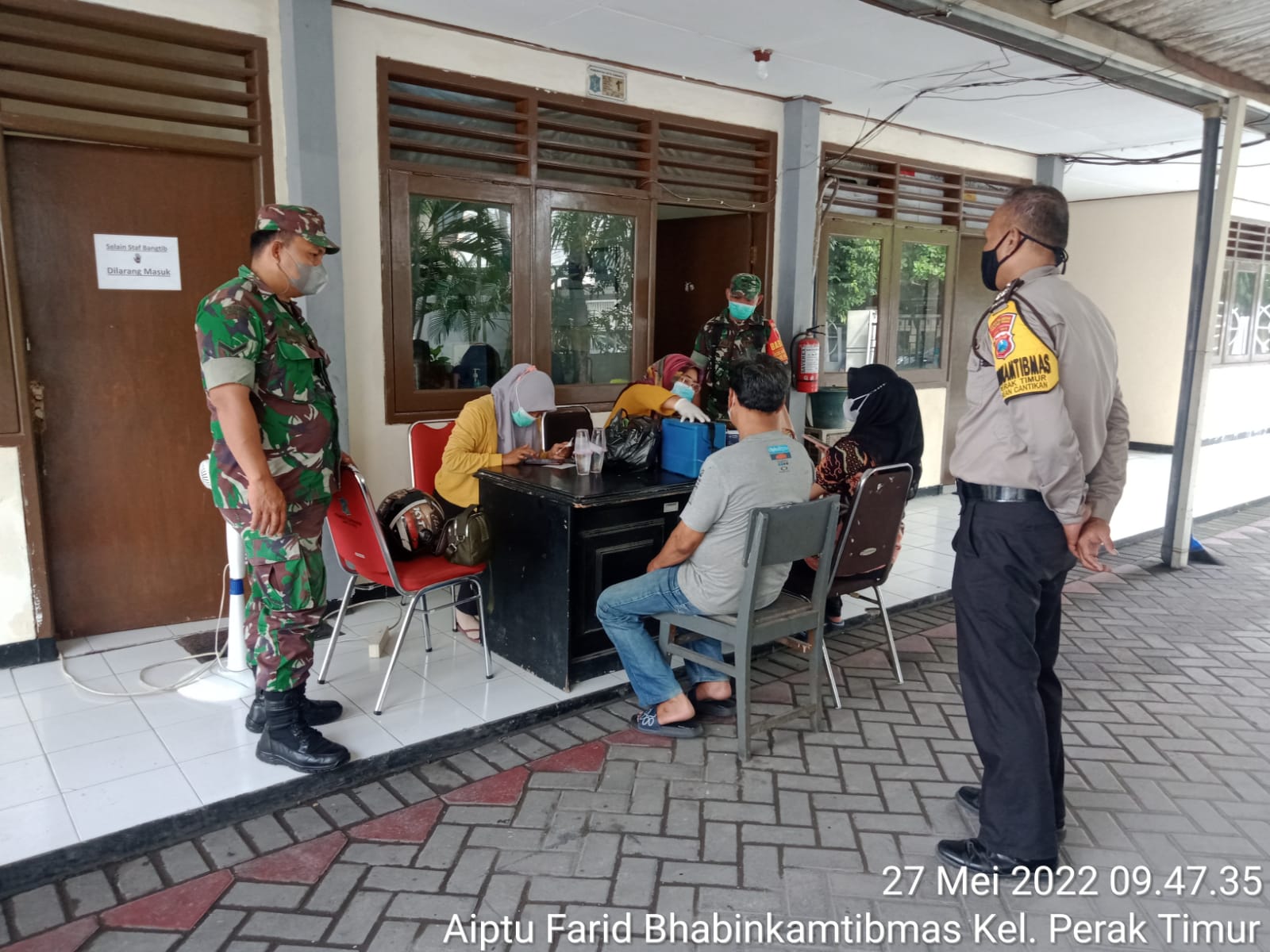 Polsek Pabean Cantikan Laksanakan Kegiatan Vaksinasi Covid-19 di Jalan Johor, Sediakan Dosis 1 Hingga Dosis 3